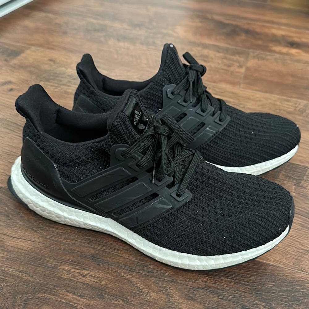 WOMENS ADIDAS ULTRABOOST